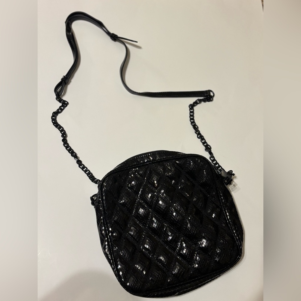 Simply Vera Vera Wang Black Embossed FauxLeather Quilted Zip Chain CrossBody EUC